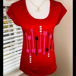 EUC Red Heart b arrow Sleepwear Shirt. Red Medium.